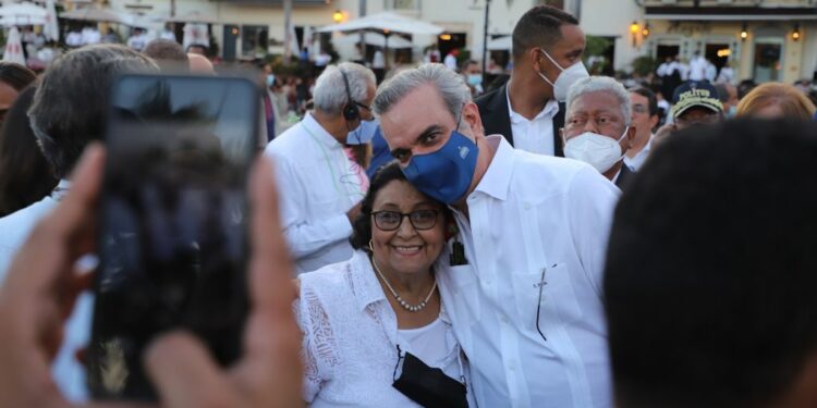 El presidente Luis Abinader recorre la Ciudad Colonial