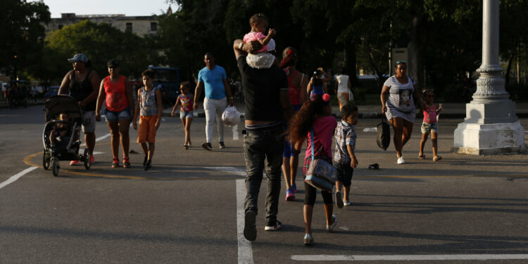 Cuba: Nueva ley busca reconocer diversidad y derechos de familias