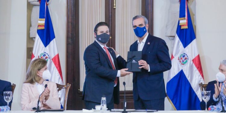 Abinader presenta Estrategia Nacional de Competitividad