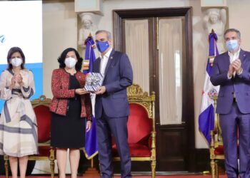 Presidente Abinader encabeza acto del Día de la Biblia