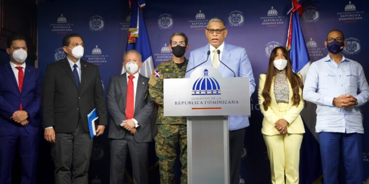 Gobierno obligará empresas cumplan normas de contratación de extranjeros