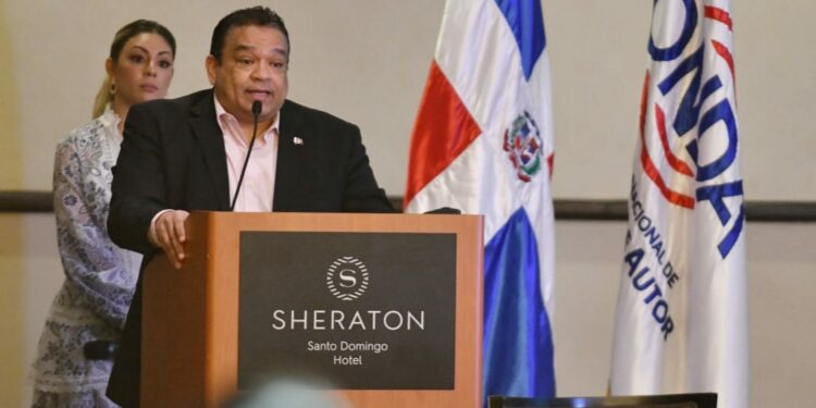 Diseñadores de moda participan en seminario sobre el Derecho de Autor organizado por la ONDA