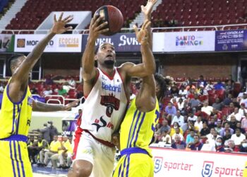 Leones derrotan a Metros y están a un paso de la final