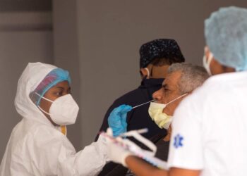 Siguen bajos casos diarios Covid; reportan 215 y una sola defunción