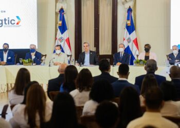 Comisión del Gobierno y sociedad civil seleccionará beneficiarios de becas