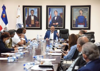 Comisión de Observadores apoya continuidad del Concurso Docente