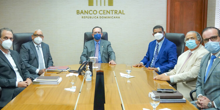 Analizan importancia del sector minería para la economía del país