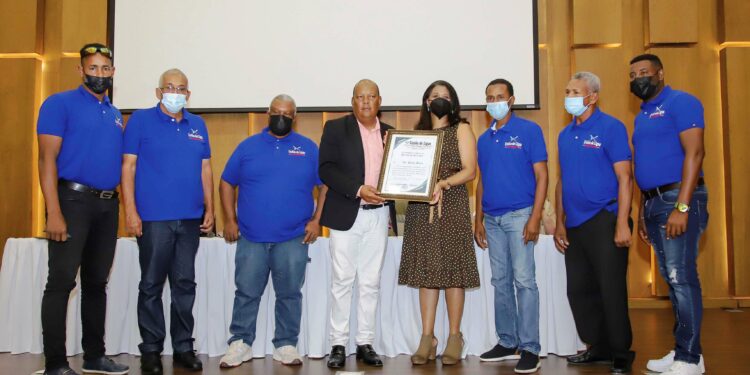 Conani capacita a entrenadores de béisbol de pequeñas ligas sobre derechos de niños y adolescentes