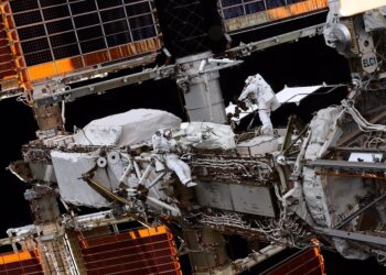 Primera caminata espacial en la ISS sin estadounidenses ni rusos