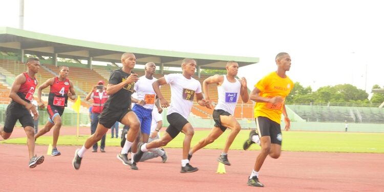 Armada conquista atletismo Juegos de Cadetes y  guardiamarinas