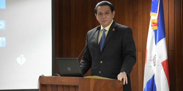 Ministro de Salud exhorta al CMD a suspender paro laboral contra ARS