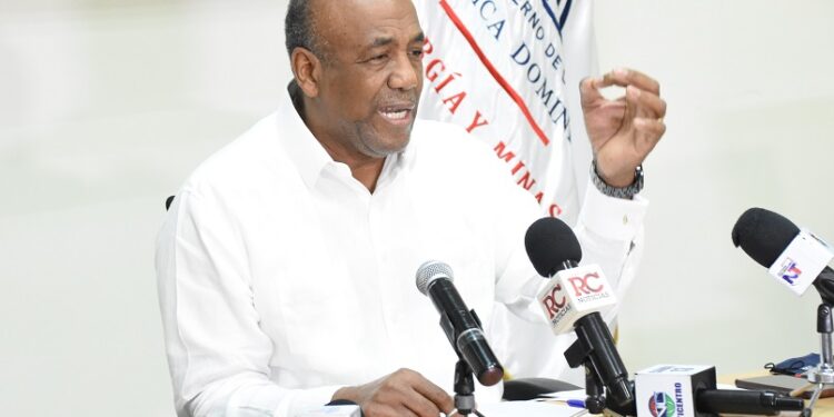 Ministro Almonte responde: Gobierno no ha dispuesto aumento tarifa eléctrica