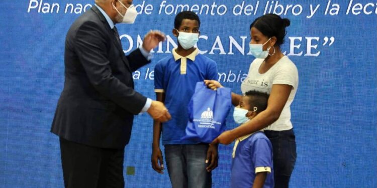 Minerd lanza programa creará puente cultural entre escritores y la comunidad educativa