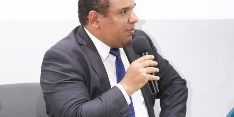 Director CNE asegura nueva legislación permitirá a terceros venta electricidad