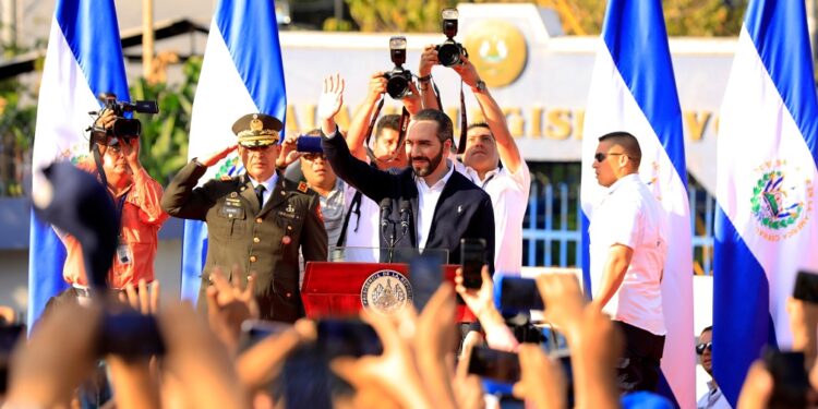 La Asamblea de El Salvador aprueba reformas judiciales que expulsará a más de 150 jueces