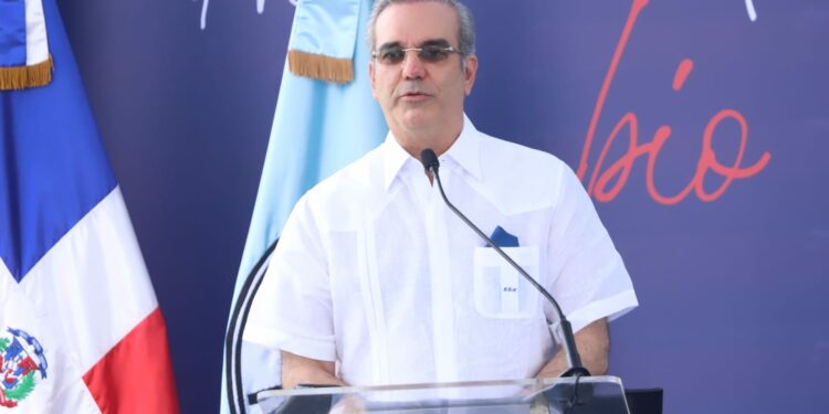 Abinader asegura que en su gobierno no se roba y se realizan más obras