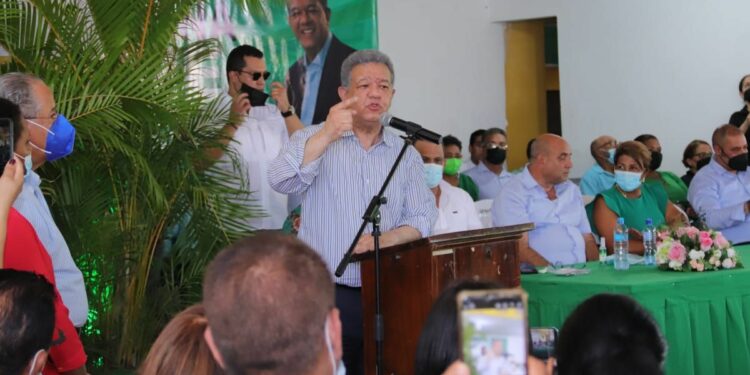 En recorrido de Leonel por La Romana juramenta a exdirigentes del PLD, PRD y PRM