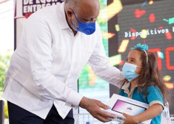 Educación alcanza Un Millón de computadoras entregadas