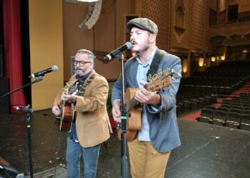 Pavel Núñez y Santiago Cruz promocionan “El Gato Andaluz”
