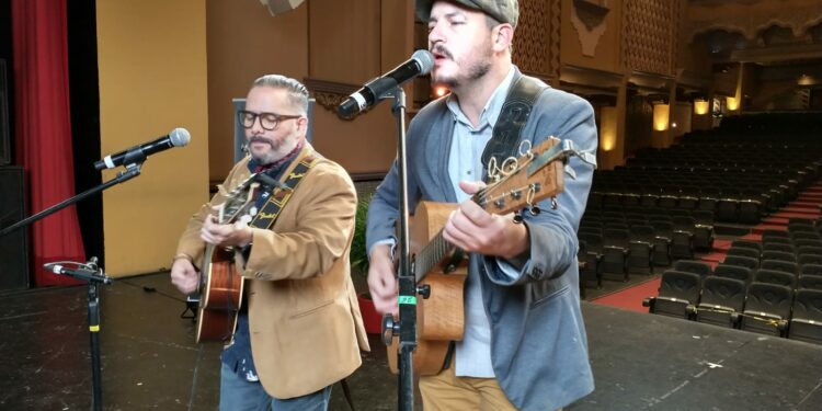 Pavel Núñez y Santiago Cruz promocionan “El Gato Andaluz”