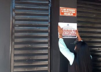 Detienen 37 personas en centro de diversión que ofrecía desnudo con menores de edad