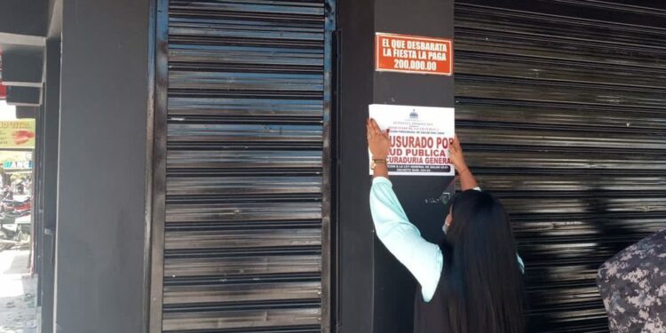 Detienen 37 personas en centro de diversión que ofrecía desnudo con menores de edad