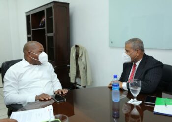 Ministro del MAP y director de INPOSDOM tratan casos de empleados desvinculados