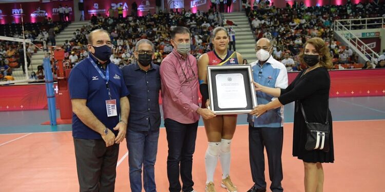Tribunal Constitucional reconoce trayectoria de la atleta Priscilla Rivera