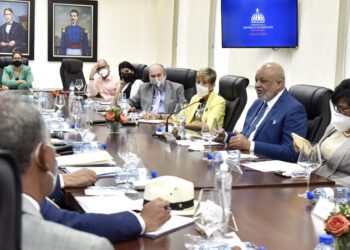 Los temas que trató el ministro Fulcar con la comisión Especial de Educación del Senado