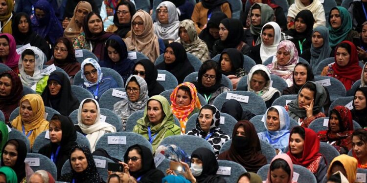 Mujeres afganas que no tienen miedo reclaman posiciones en el gobierno de los talibanes