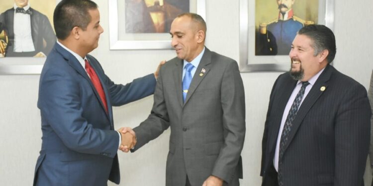 Jefe regional de la DEA se reunió con el  presidente de la DNCD en medio de la operación Falcon