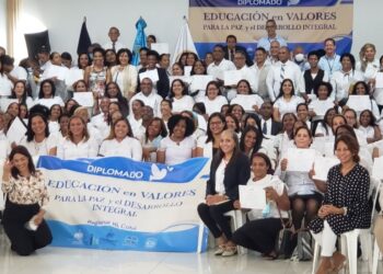 Gradúan 343 docentes en valores para la paz y el desarrollo integral