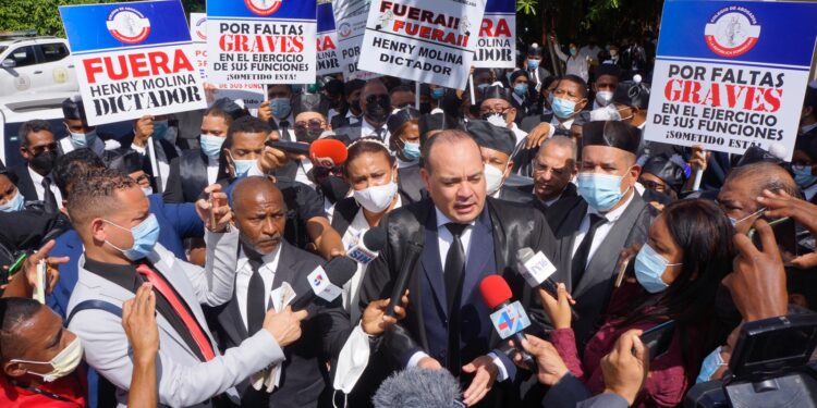 Abogados piquetean la sede de la Suprema Corte de Justicia