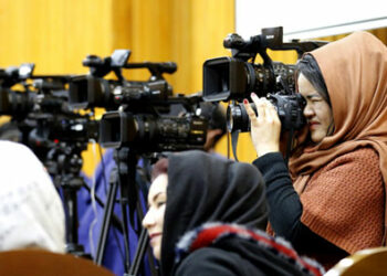 Mujeres periodistas están escondidas en Afganistán con un miedo extremo a ser localizada por los talibanes