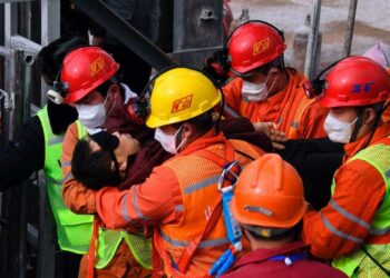 Declaran muertos a los 19 mineros atrapados en mina de carbón en China