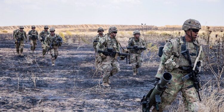 EEUU reconoce que aún queda un centenar de estadounidenses en Afganistán