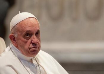 El Papa reprende al periódico del Vaticano