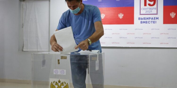 El partido de Putin va de primero y los comunistas de segundo en las legislativas rusas