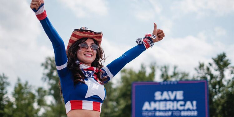 EUU: Llaman a declarar a un colectivo de mujeres a favor de Trump