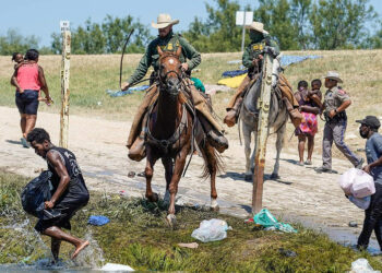 Biden califica de "horrorosas" y "atroces" imágenes de trato dado a haitianos en Texas
