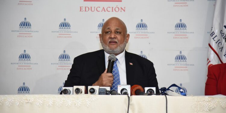 Minerd presenta plan que promete llenar de contenidos útiles La Jornada Escolar Extendida