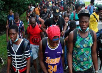 Sale desde México nueva caravana de haitianos hacia EEUU