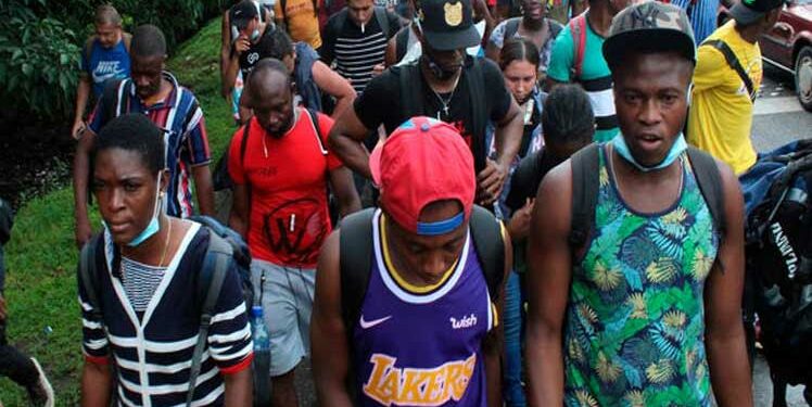 Sale desde México nueva caravana de haitianos hacia EEUU