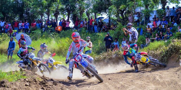 Manny Mora sigue líder superior motocross gana las 4 mangas a rivales, de ellos 3 de EEUU