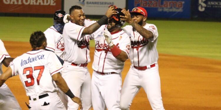 Leones dejan a Tigres en el terreno con hit de Albert Pujols