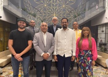 Comisión de ADOPAE sostiene encuentro con el director ejecutivo de Innovación del Gobierno