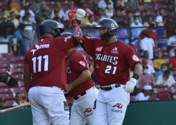 Los Gigantes vencen a las Águilas y logran su primera victoria