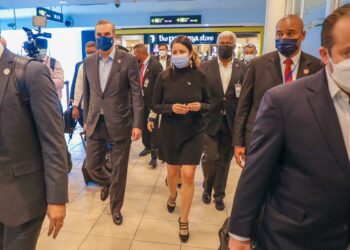 Abinader llegó a Panamá y detalla su agenda de trabajo