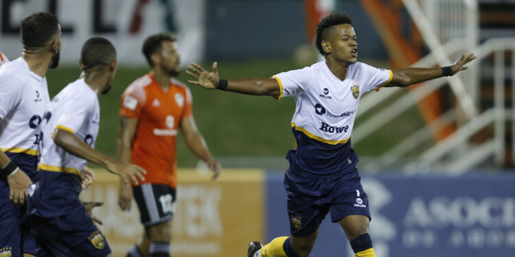 Pantoja buscará pegar primero en la semifinal ante Cibao