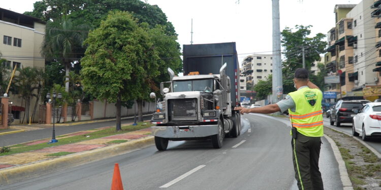 DIGESETT habilita contraflujo en las avenidas Colombia y Jacobo Majluta